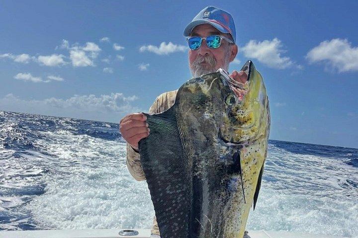ホノルルのプライベート深海フィッシングチャーター