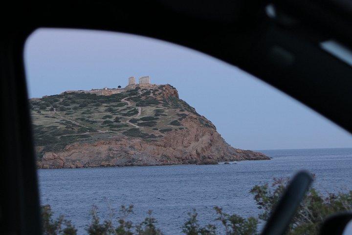 ポセイドンとヴリアグメニ湖の岬スーニオン夕日ツアー寺院