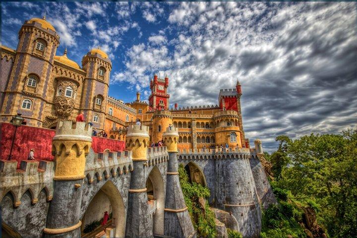 Sintra: Guided Tour of Pena and Monserrate Palace with Tickets