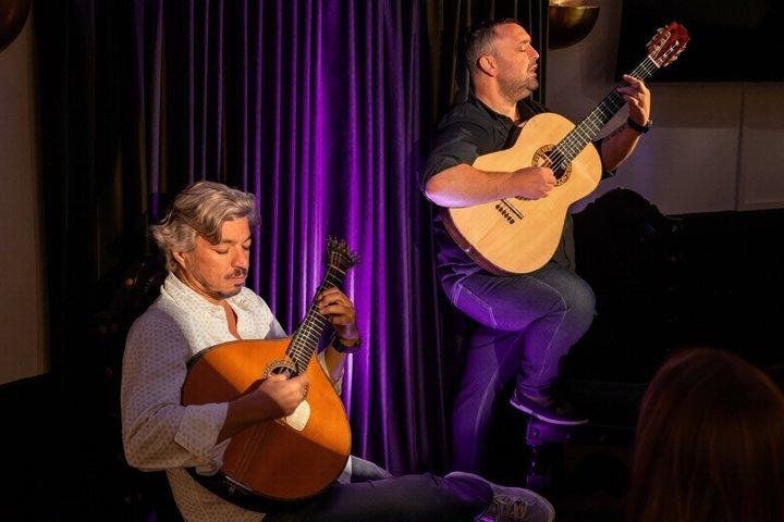 Tour di Lisbona : Salta la coda al castello + Città Vecchia (& esperienza Fado)