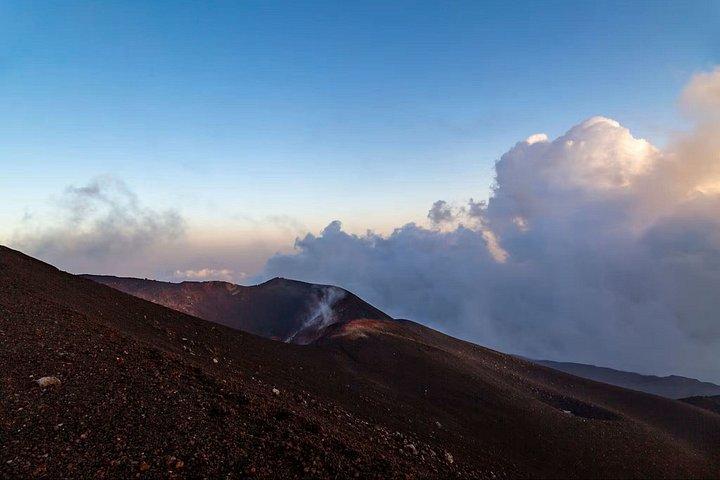 エトナ山夕日アドベンチャー4x4上昇とシチリアディナー付き