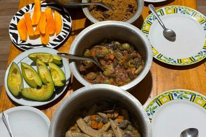 アルーシャ: タンザニア伝統料理教室＆フードマーケットツアー