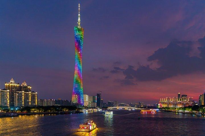 Passeggiata serale a Guangzhou: torre cantonale, crociera sul fiume Pearl e cena