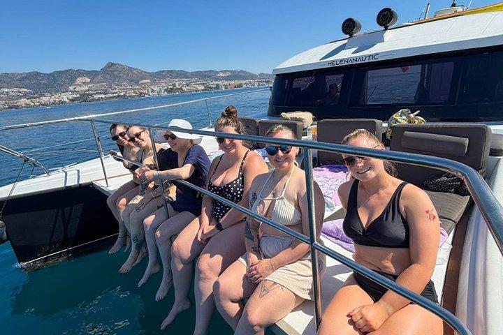 Private tour Catamaran Benalmádena: Dolphins, Cava & Fishing