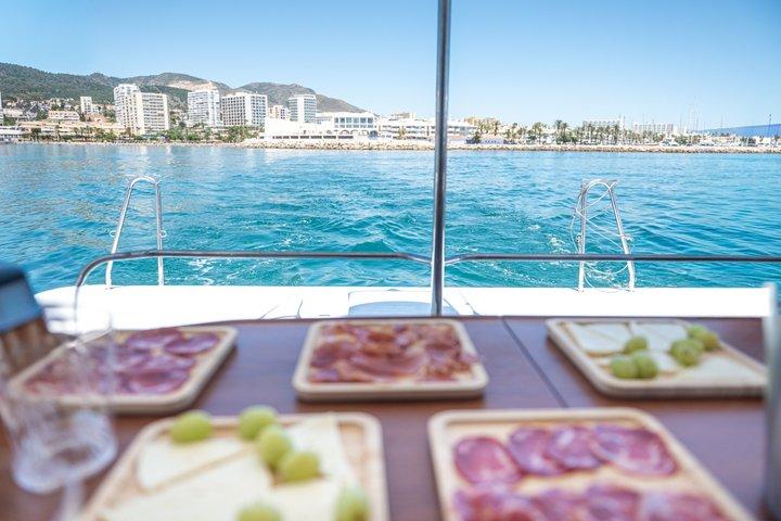 Benalmádena Catamarán: Delfines, Tapas y Baños en el mar 2h 30min