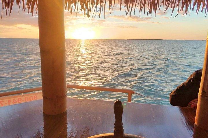 ティキクルーズで夕日を楽しむウェストパームビーチ