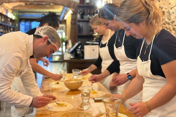 Italiensk pastakursus og frokost med vin i Rom