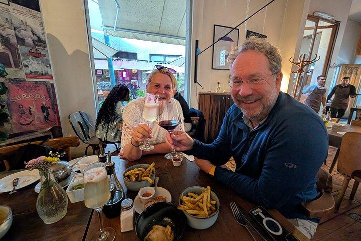 ラスタリア・フードツアー：ワイン、バイツ＆社交料理体験