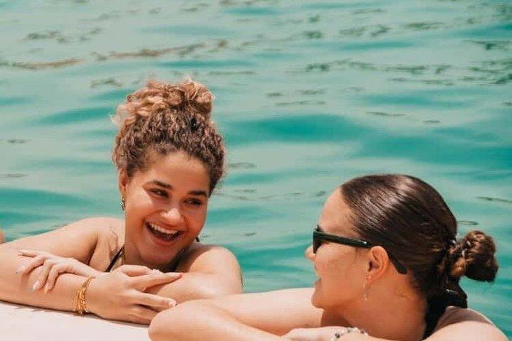 Día de piscina en el desierto de Agafay con paseo en camello, almuerzo y traslado al hotel