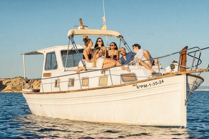 Charter Llaüts Mallorquins Private Sailing in Palma Bay