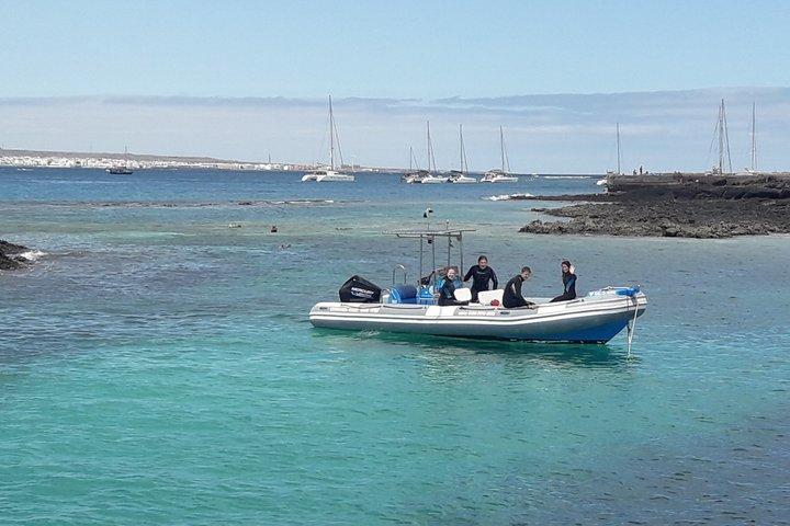 Escursione di snorkeling "Get Wet" all'Isla de Lobos con partenza da Corralejo.