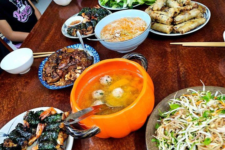 デュエンシェフの家庭料理教室と市場ツアー
