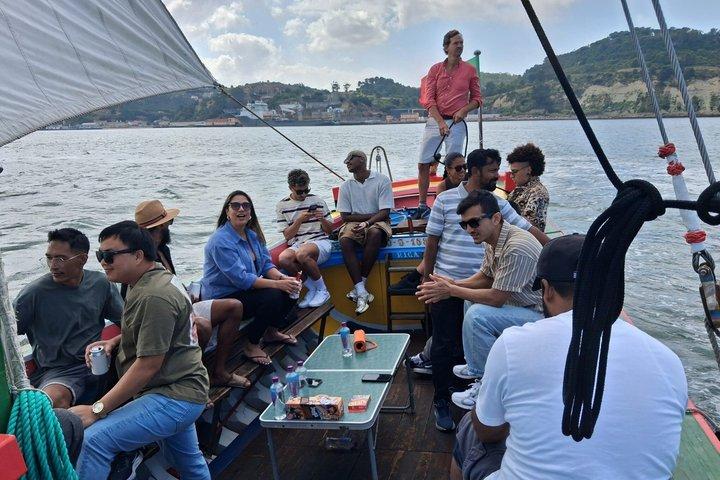Crucero por Lisboa en un barco tradicional de 1895 con bebidas (2 h)