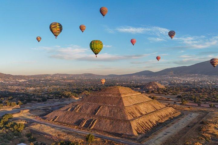 Vol en montgolfière avec petit-déjeuner dans une grotte naturelle et transport depuis le CDMX