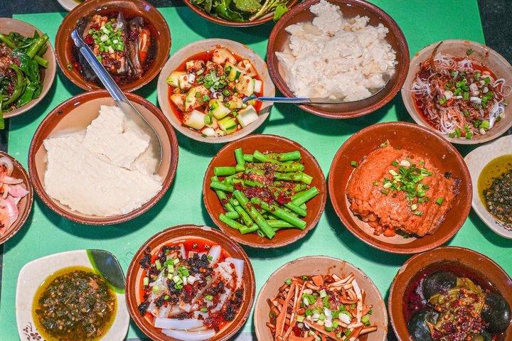 Chongqing Local Flavors, Night Views & Mountain City Tour