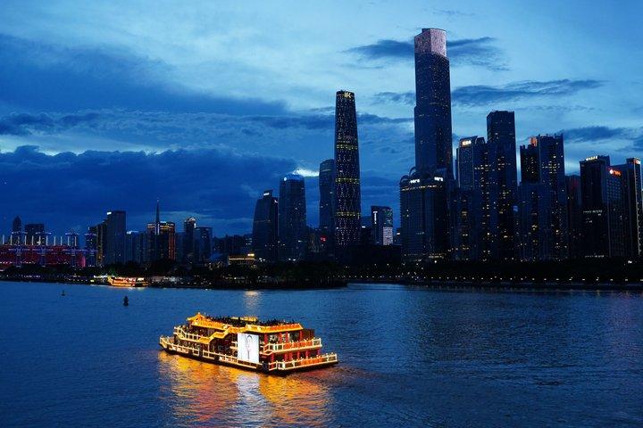 Passeggiata serale a Guangzhou: torre cantonale, crociera sul fiume Pearl e cena