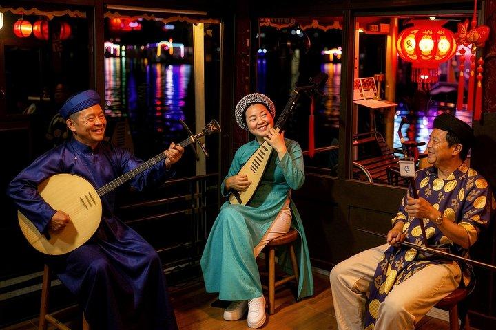 Jantar Cruzeiro & Música Canção Folclórica no Rio Perfume em Hue