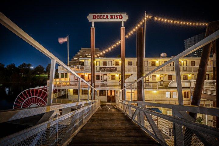 Sacramento Ghosts Boos and Booze Haunted Pub Crawl