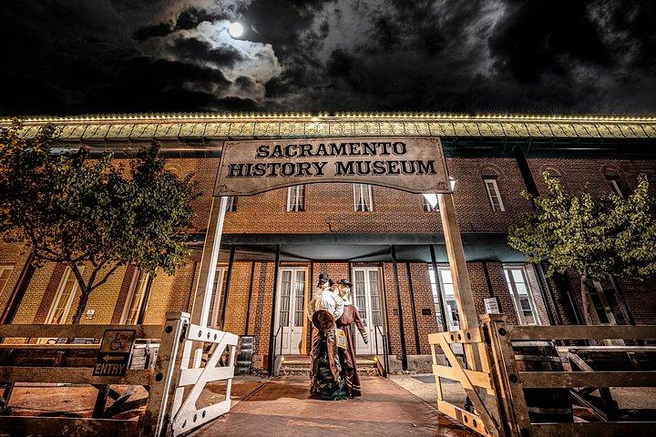 Sacramento Ghosts Boos and Booze Haunted Pub Crawl
