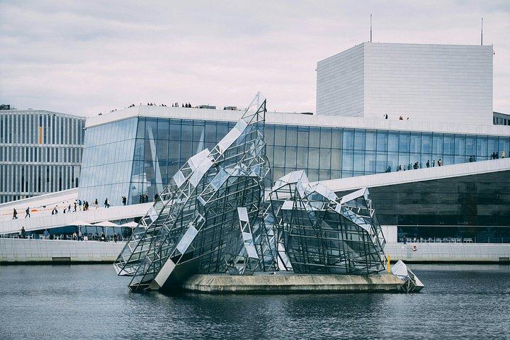 封印された本のサウナと選ばれた王オスロセルフガイドツアー