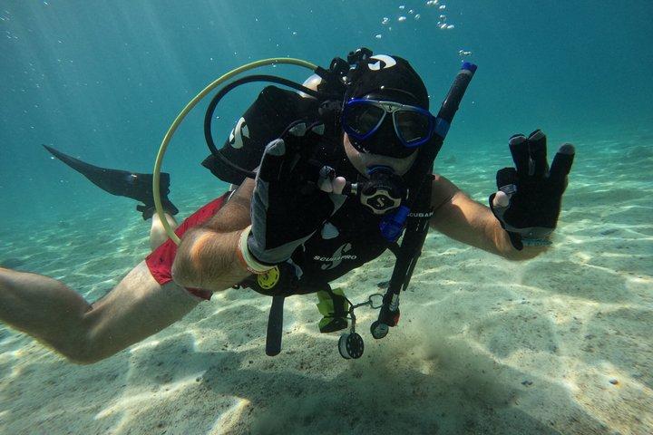 Prueba el buceo en Atenas Primera experiencia submarina con PADI