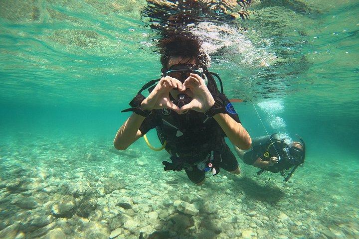 Prueba el buceo en Atenas Primera experiencia submarina con PADI