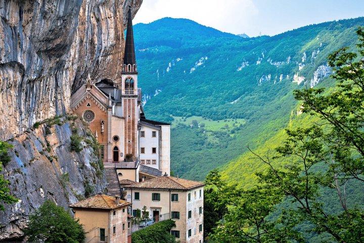 Desde Verona : Madonna Della Corona, tour por el lago Lazise y Sirmione