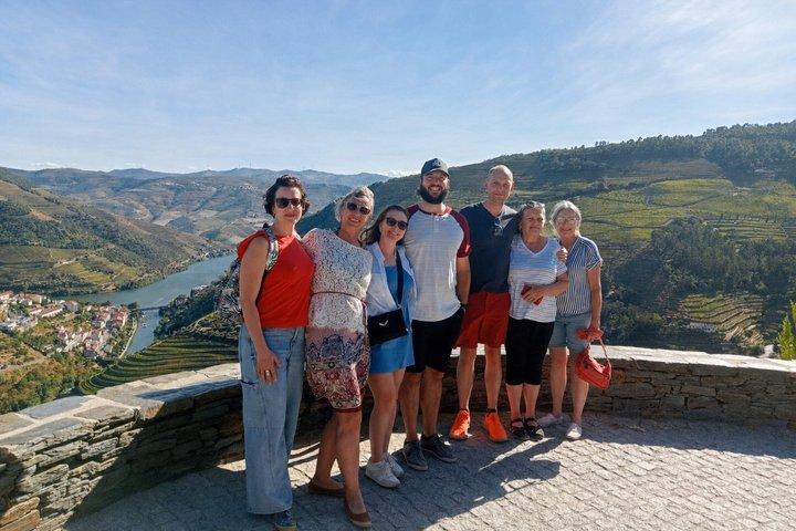 Tour enológico para grupos pequeños por el valle del Duero : 2 bodegas, crucero & almuerzo