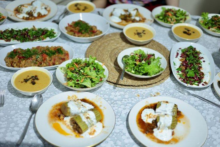 Istanbul Vegane/vegetarische Hausmannskost mit einer einheimischen Mutter