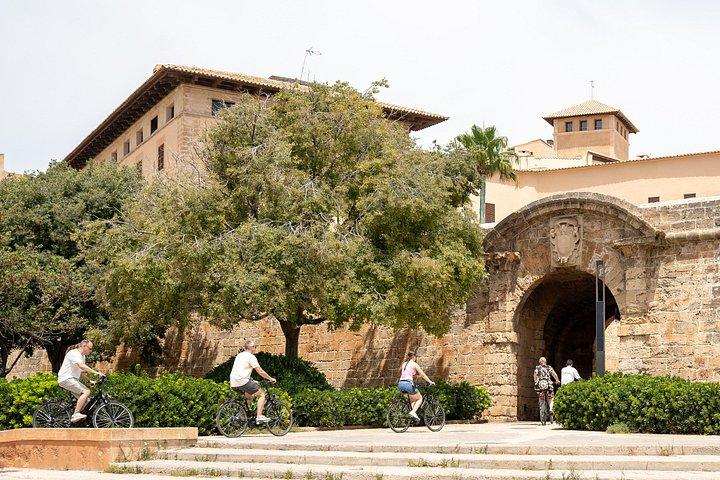 Palma de Mallorca Bike Tour with tapas