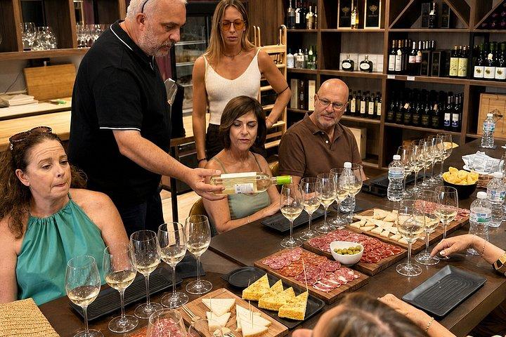 マラガ・アンダルシアワイン試飲会：5つのワインと地元料理