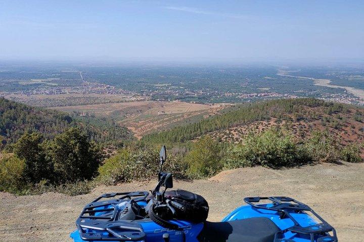 アトラス山脈半日クワッドバイク小旅行（ランチ付き）。