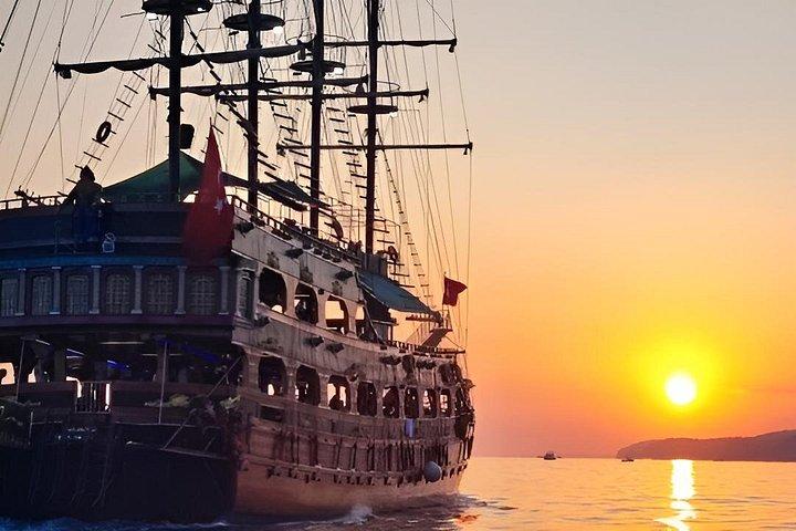 アランヤボートツアー（泡パーティー、水泳＆ホテル送迎付き）