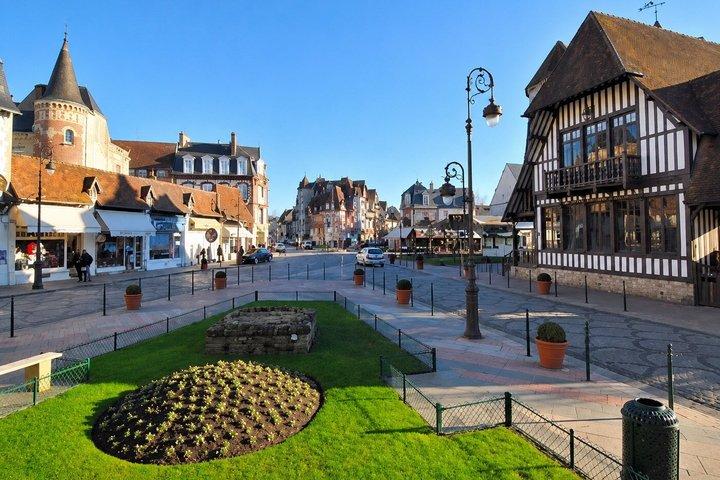 Vanuit de haven van le havre: Honfleur Deauville Shore Excursion