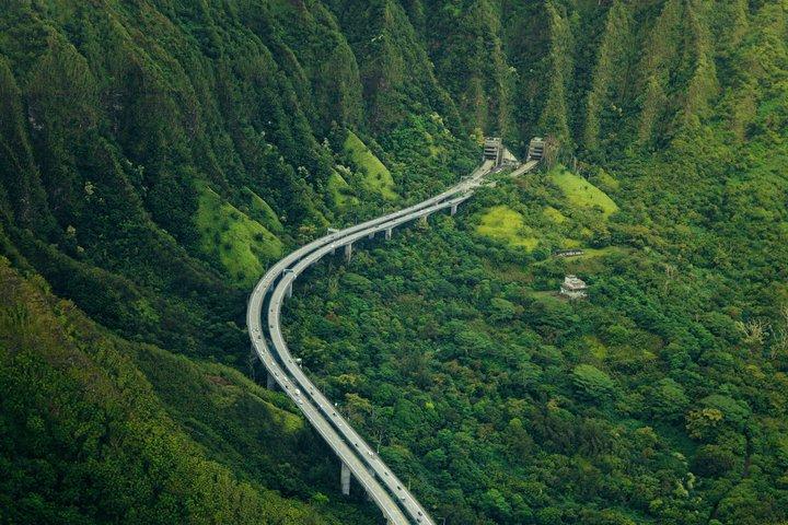 オアフ島プライベートヘリコプター体験：全窓席