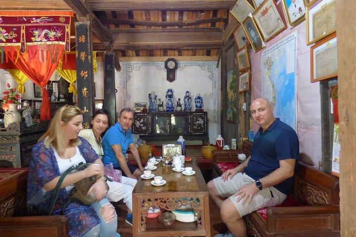 プライベートハノイ日帰り旅行ズオンラム古代村と地元の工芸品