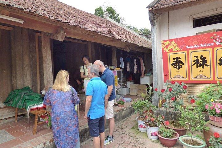 プライベートハノイ日帰り旅行ズオンラム古代村と地元の工芸品