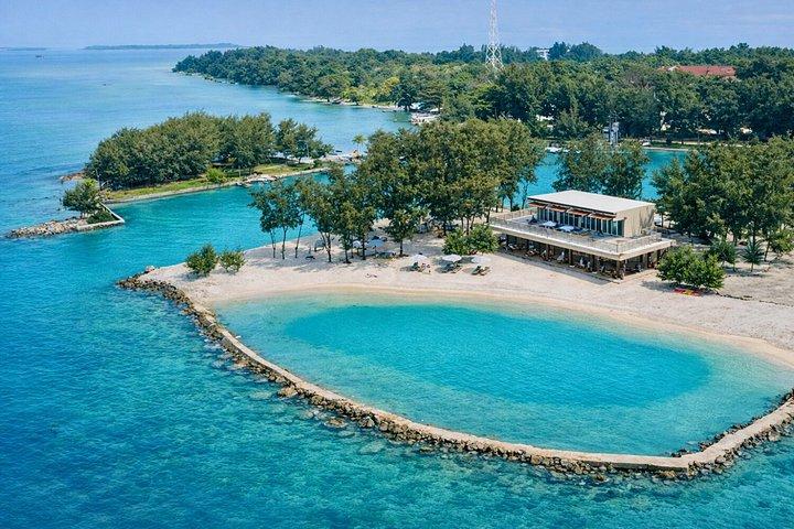 ジャカルタビーチからのアーシャ島日帰りカヌーと送迎