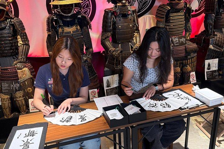 伝統の扇風機で書道アート体験