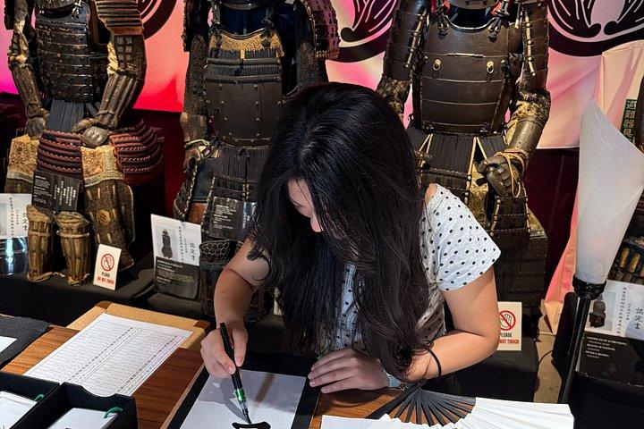 伝統の扇風機で書道アート体験