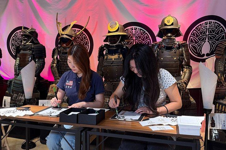伝統の扇風機で書道アート体験