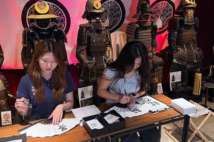 伝統の扇風機で書道アート体験