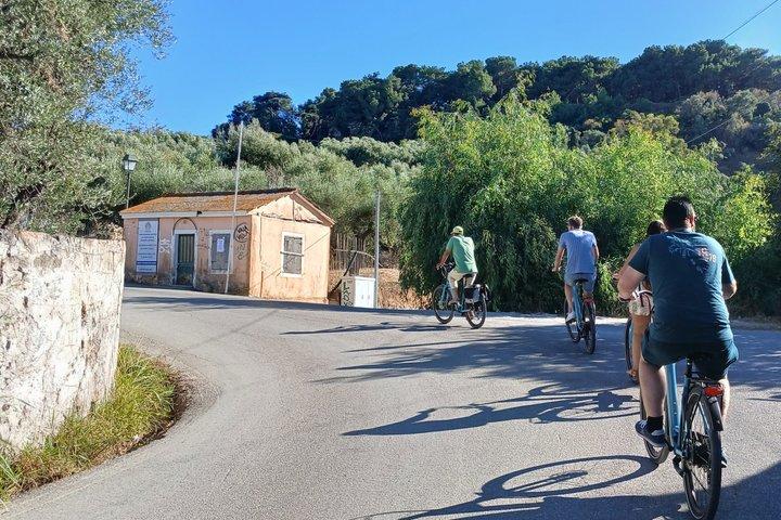 ザキントスの町と歴史城、絶景を巡るE-Bikeツアー