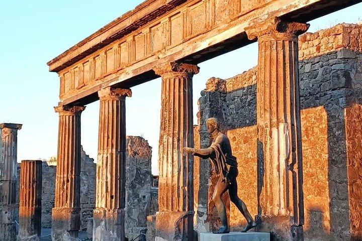 Private Pompeii Tour with Winery Lunch Guide and Tickets