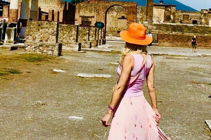 Private Pompeii Tour with Winery Lunch Guide and Tickets