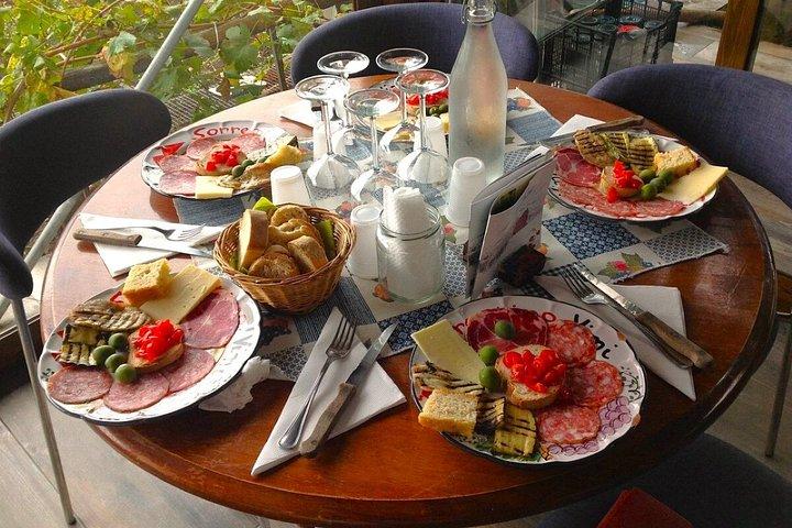 ポンペイ＆ベスビオ山エリートツアー＆ナポリ発ランチ