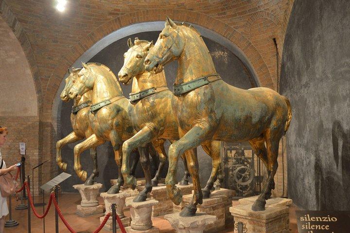 Venedig an einem Tag : Dogenpalast, Markusdom & Gondel