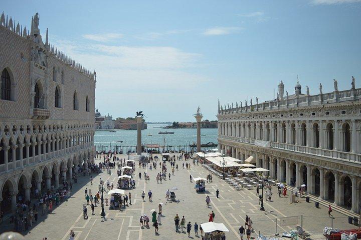 Venedig an einem Tag : Dogenpalast, Markusdom & Gondel