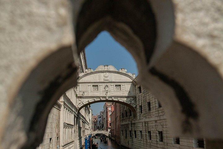 Venedig an einem Tag : Dogenpalast, Markusdom & Gondel