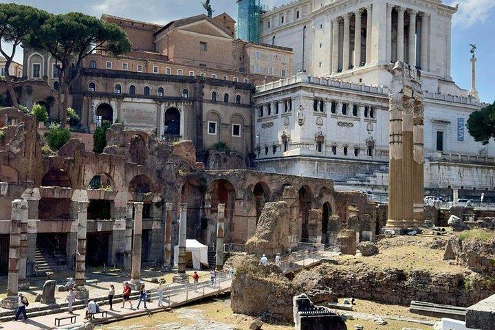 チヴィタヴェッキア発着、ローマの見どころを一日で満喫できるツアー。